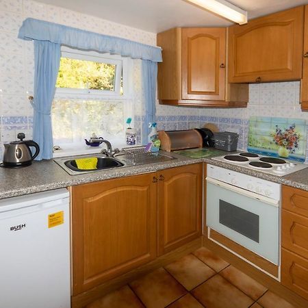 Rosebud Cottage Romantic Cottage For A Couple Fishguard Eksteriør bilde